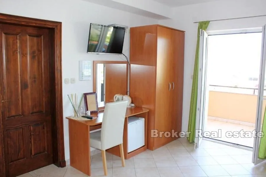 poslovno stambena nekretnina prvi red do mora - slika 5