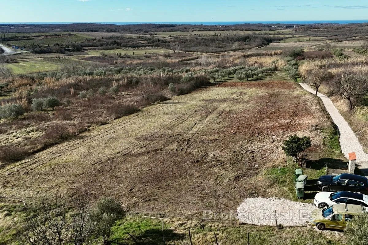 građevinsko zemljište s pogledom na more i potpunom infrastrukturom - slika 3