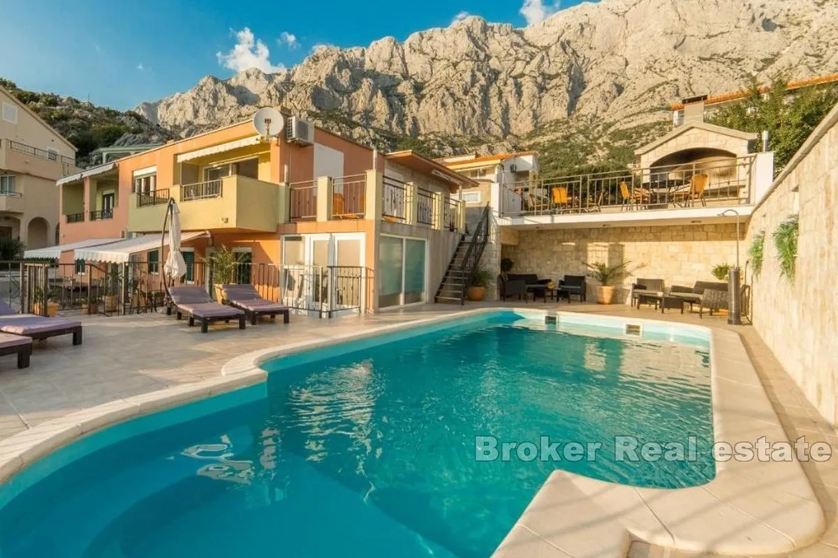 Apartmanska kuća s bazenom - Makarska