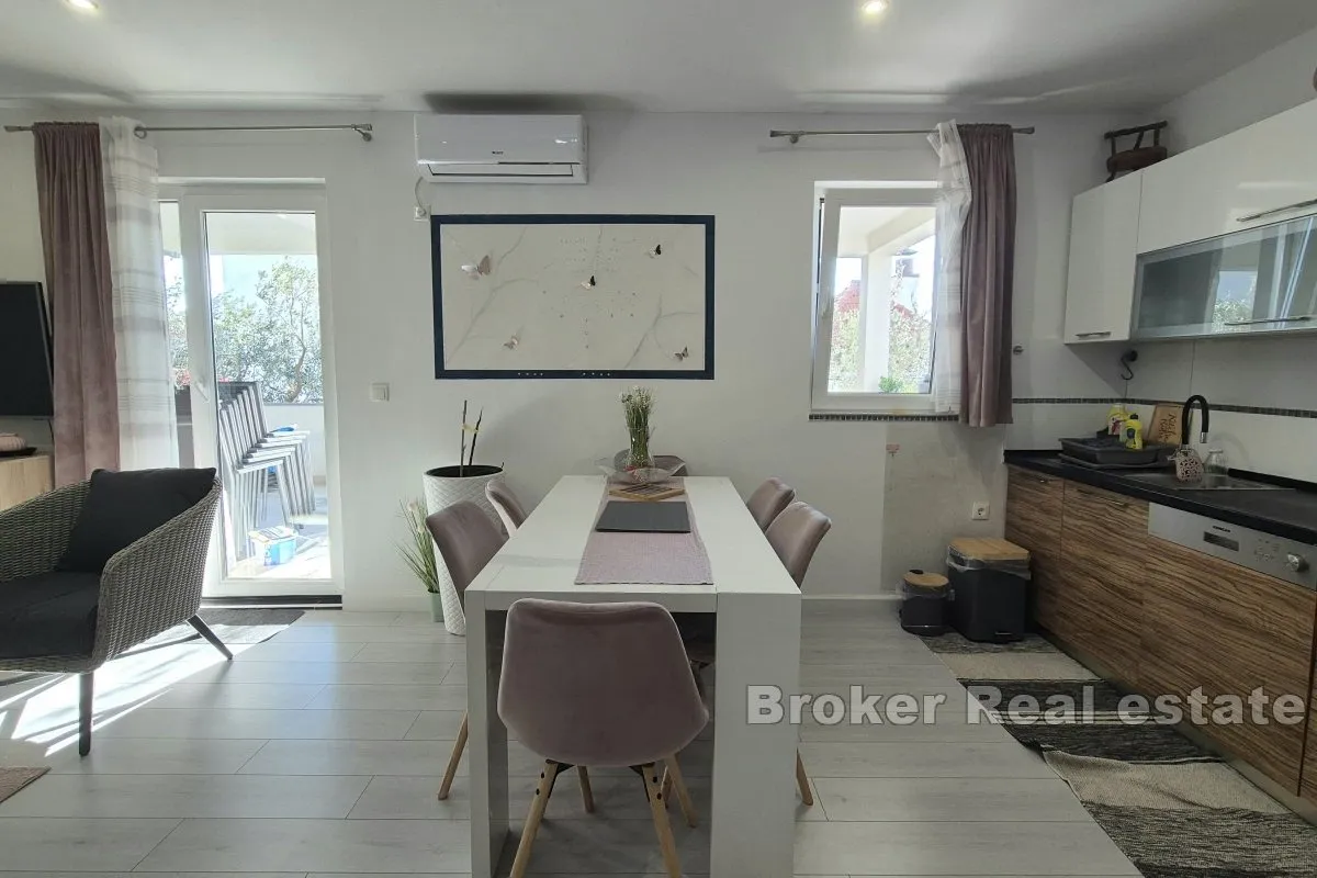 apartmanska kuća s bazenom - slika 8