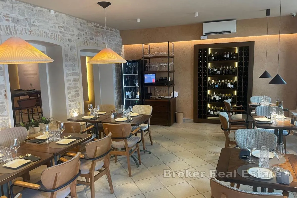Restoran na iznimnoj poziciji, s uhodanim poslovanjem - Sibenik, Sibenik