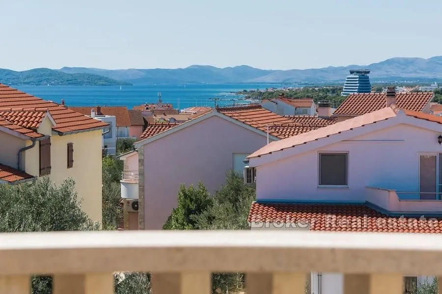 luksuzna vila s bazenom - slika 17