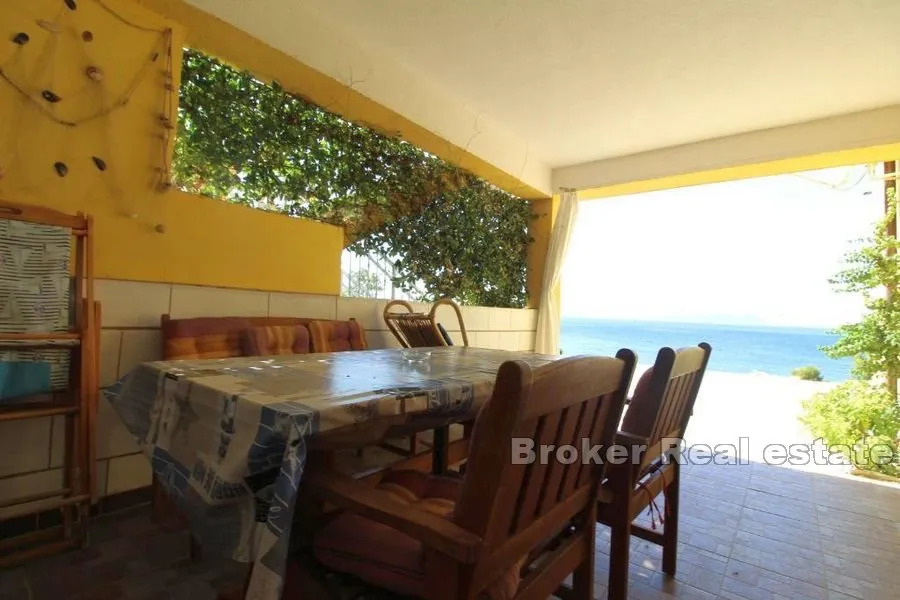 apartmanska kuća prvi red do mora - slika 14