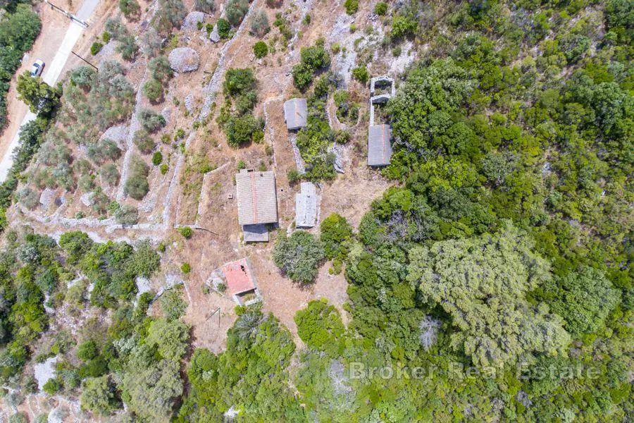 imanje sa starim kamenim kućama - slika 3