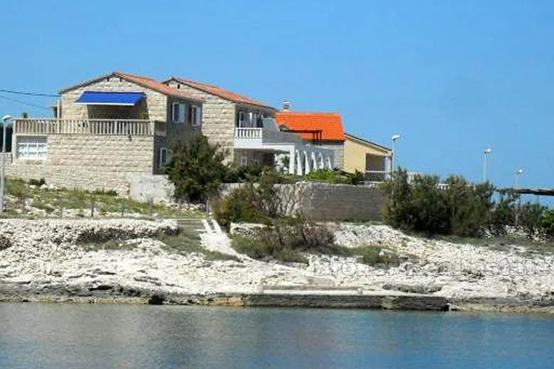prekrasna vila s otvorenim pogledom na more - slika 5