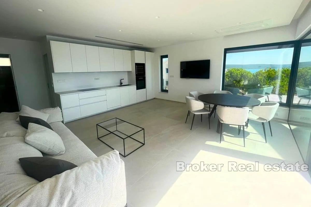 troetažni apartman prvi red do mora - slika 4
