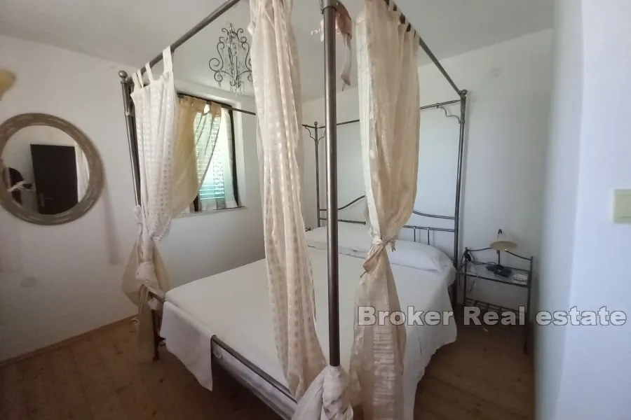 kamena kuća s pogledom na more - slika 9