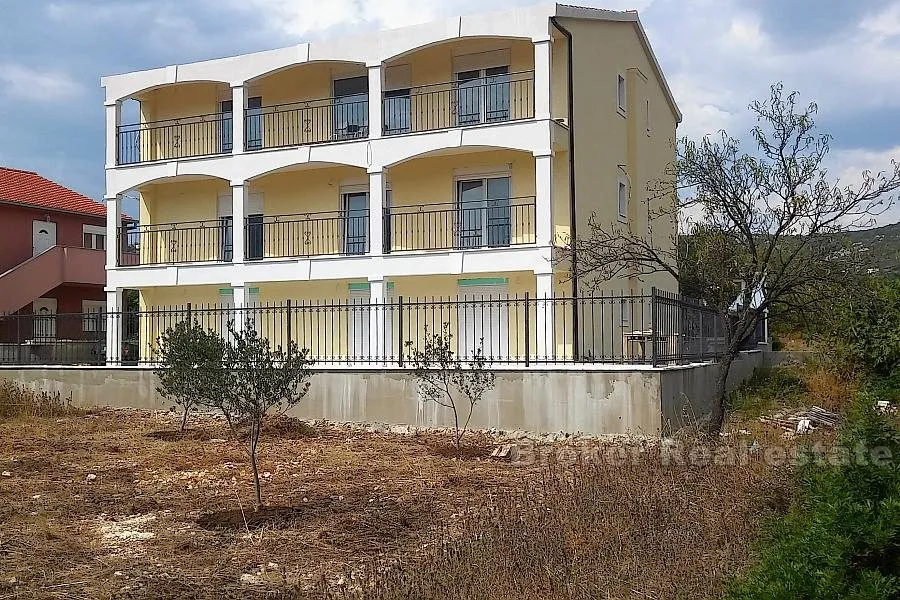 novoizgrađena kuća sa 7 apartmana, na prodaju - slika 2
