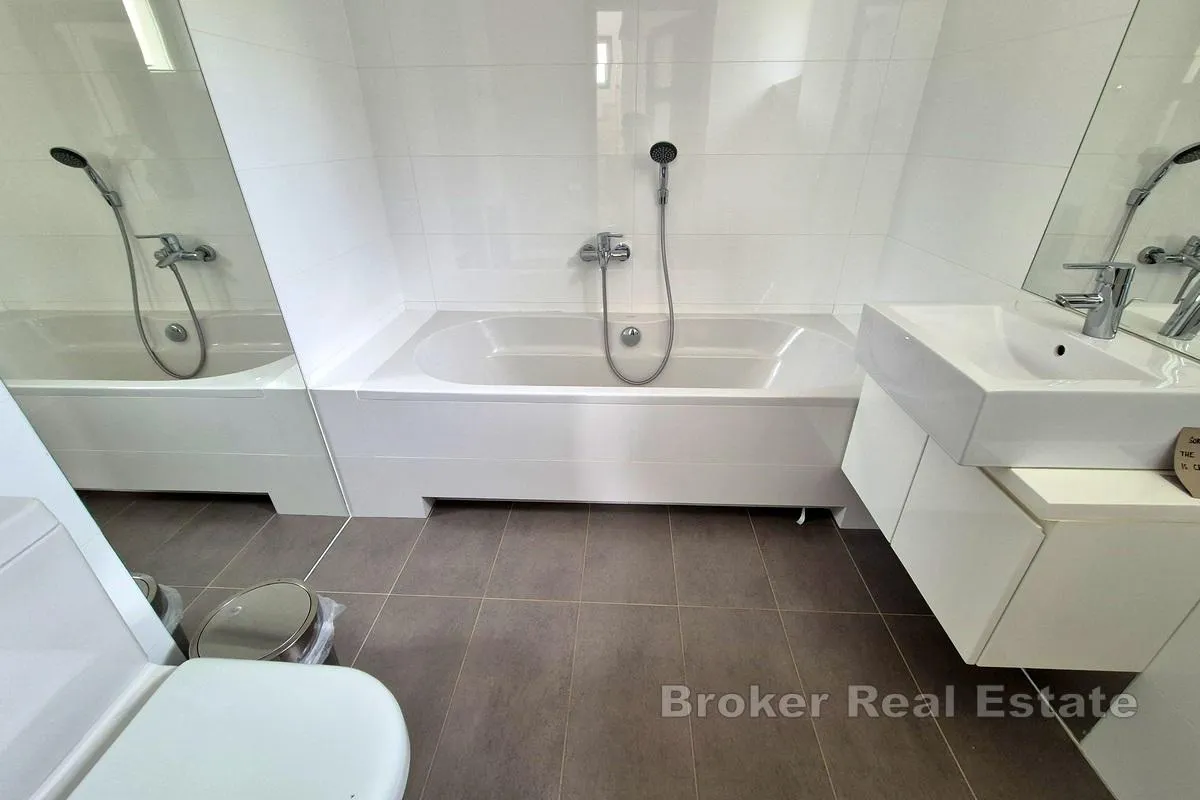 atraktivni apartman na tri etaže s pogledom na more - slika 10