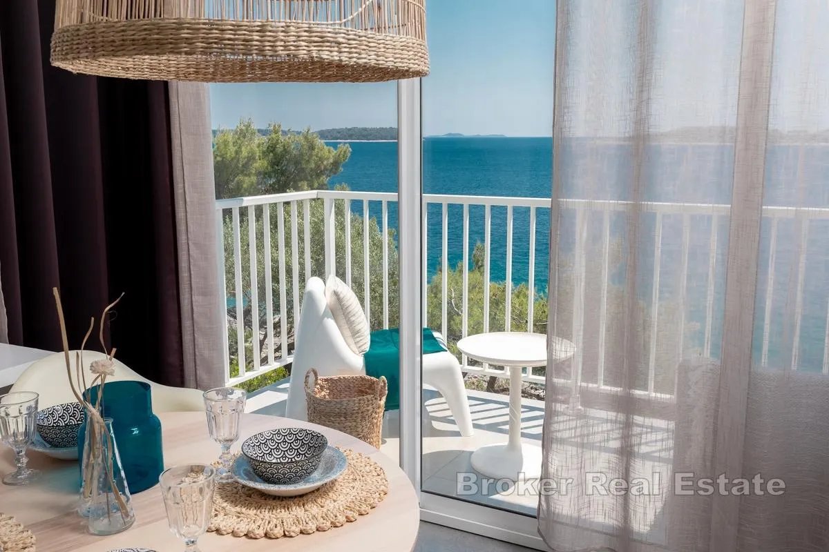 mediteranska vila smještena uz samu morsku obalu - slika 3