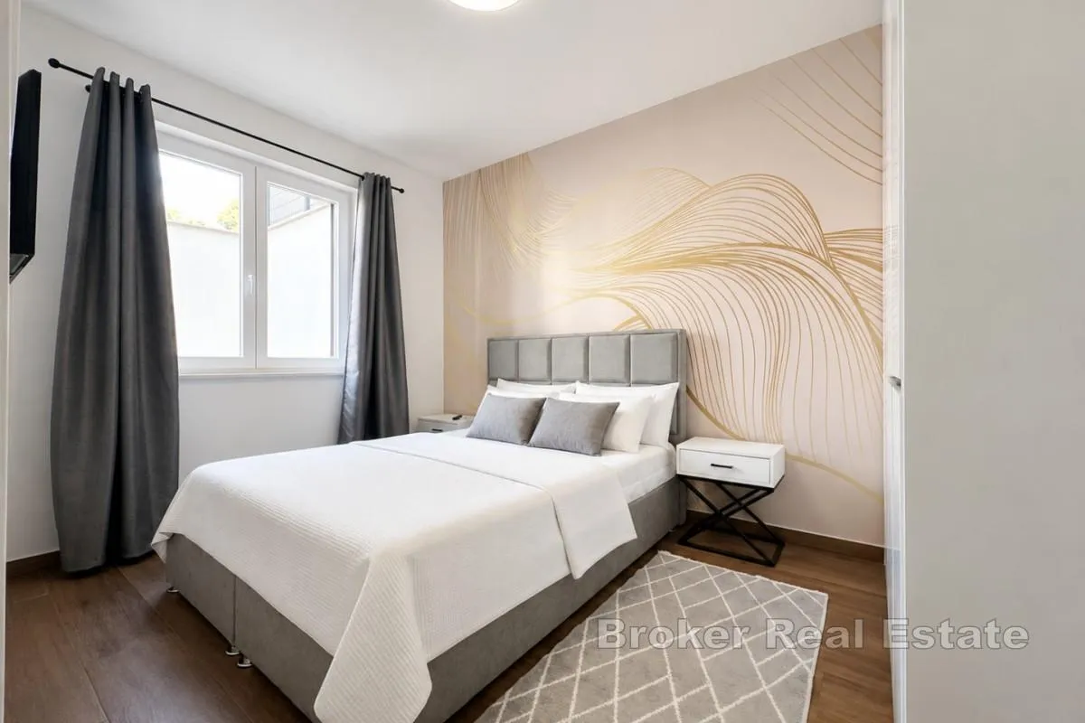 apartman s bazenom i vrtom, 60 m od mora - slika 10