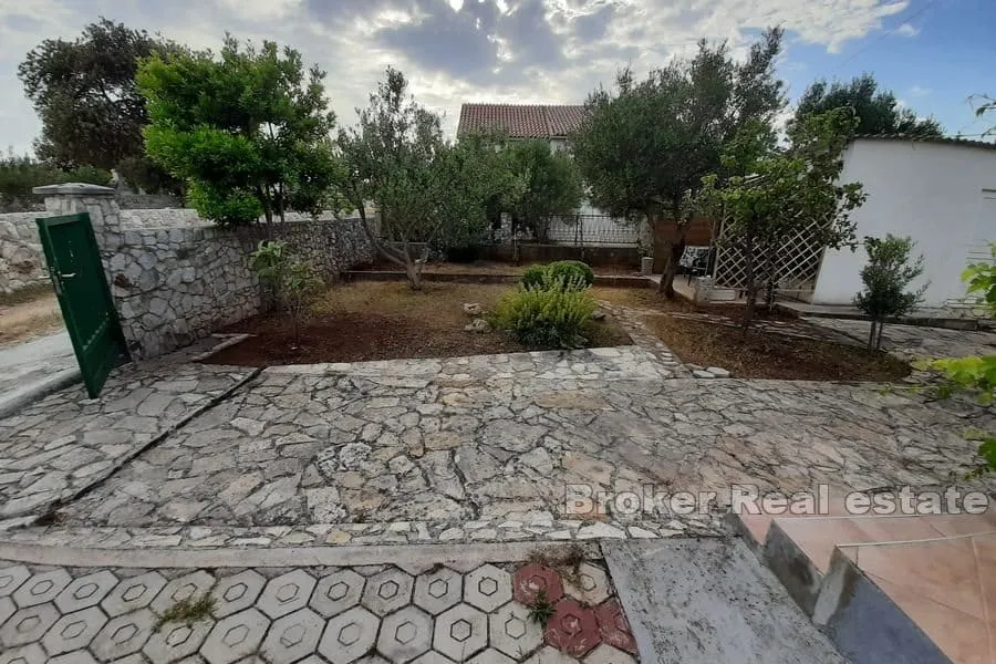 apartmanska kuća blizu mora - slika 9