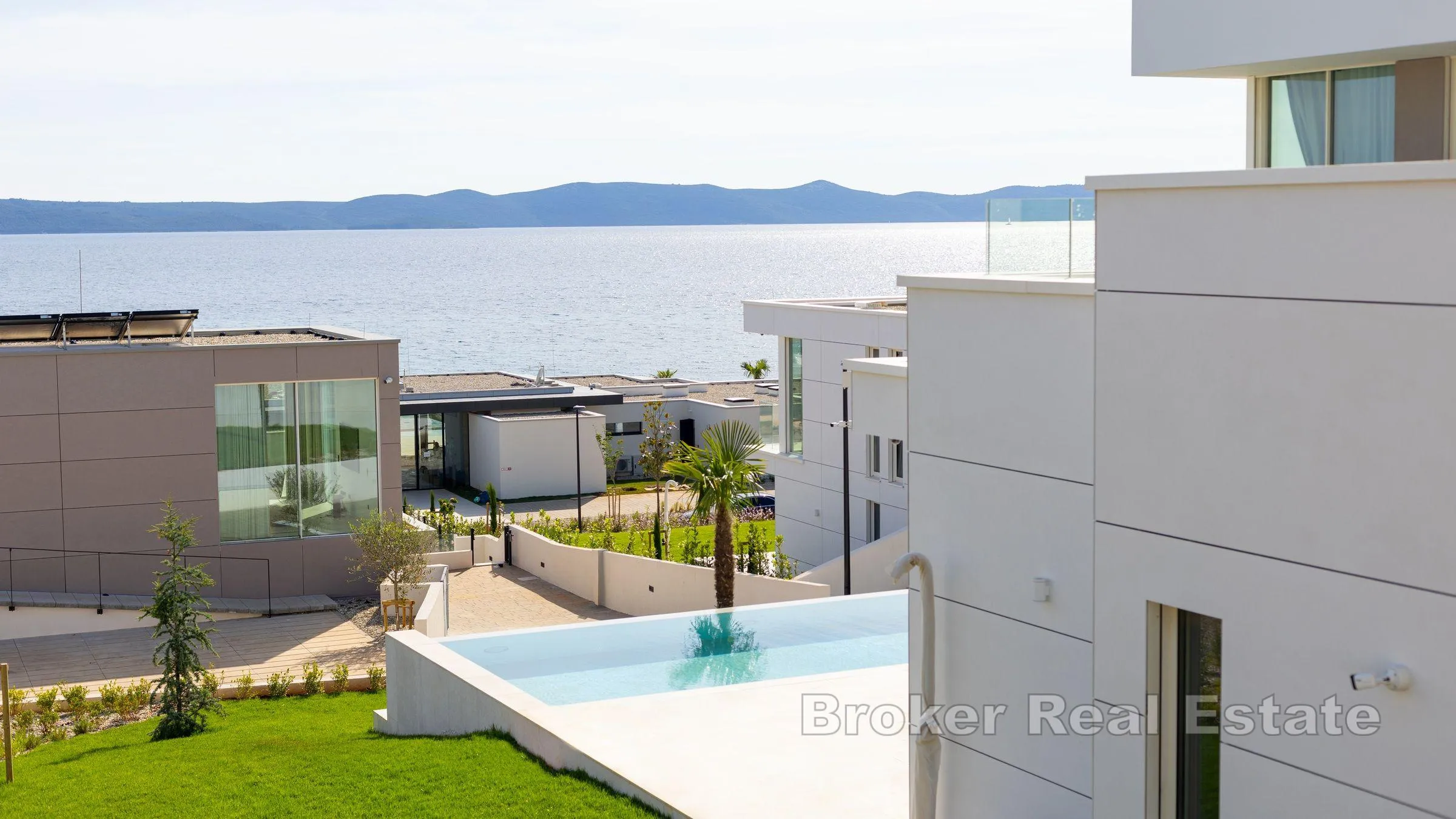 izvrsna obalna vila s 4 spavaće sobe u luksuznom resortu - slika 2