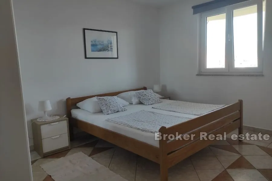 apartmanska kuća, drugi red do mora - slika 6