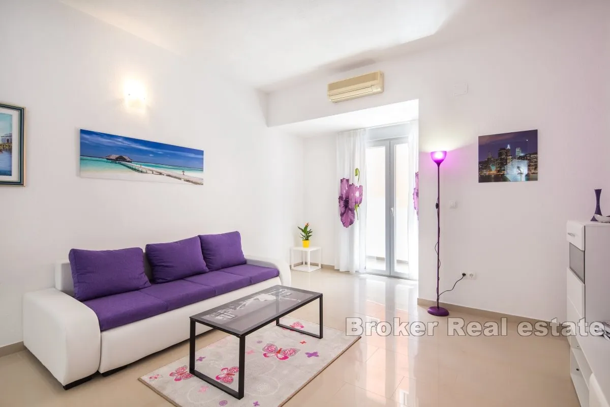 Atraktivan apartman s bazenom - Podstrana - Grljevac, Podstrana
