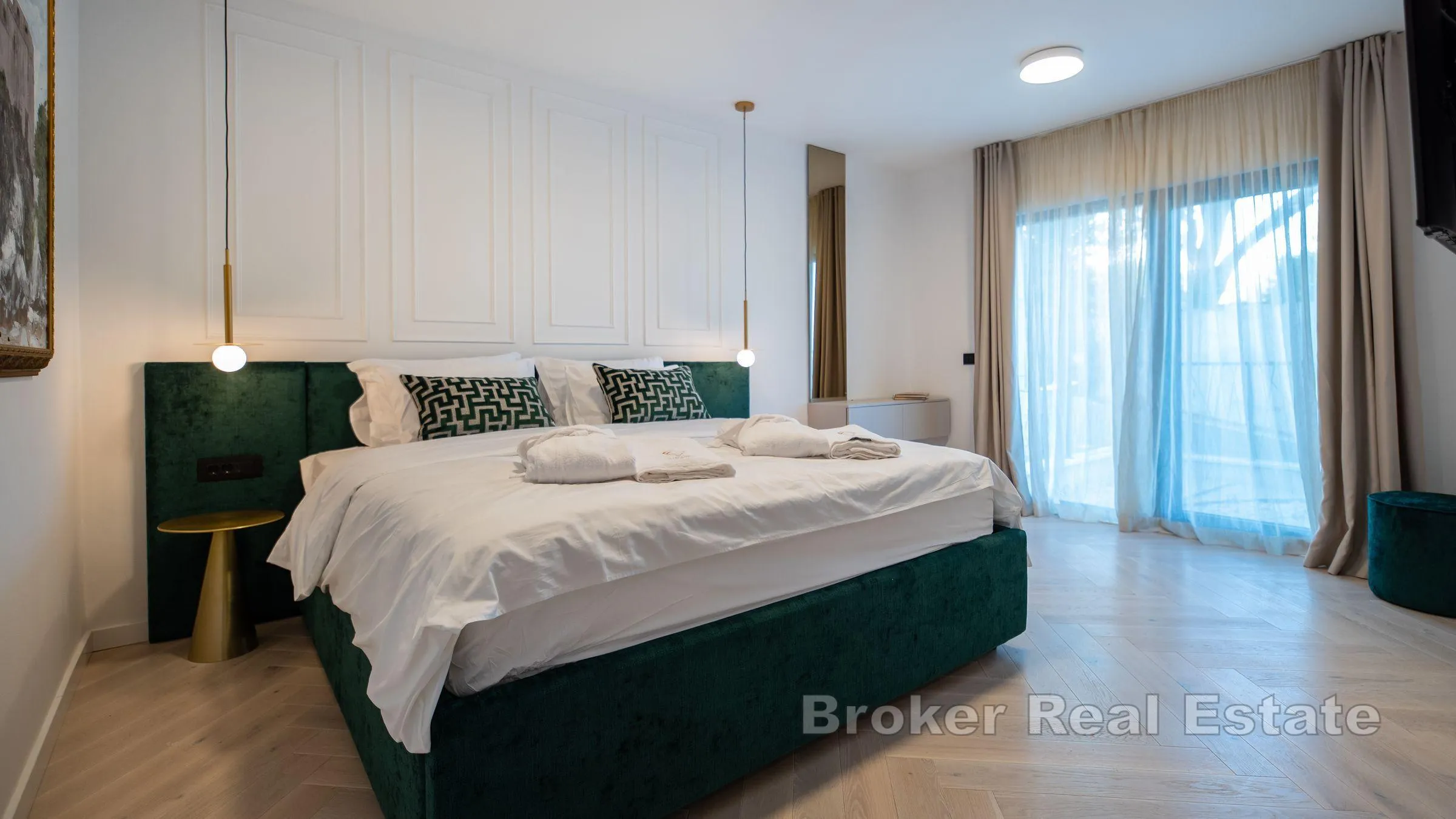 apartmanska kuća u centru - slika 21