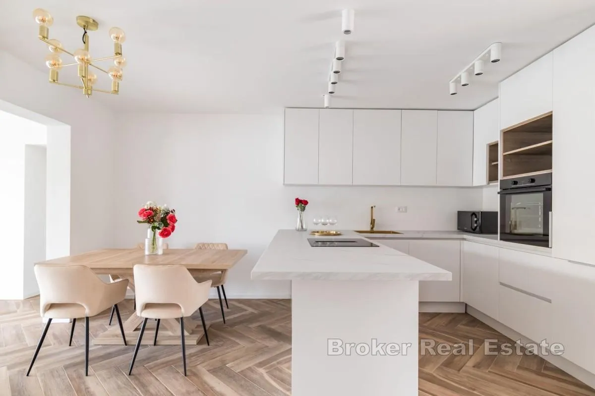 apartmanska kuća prvi red do mora - slika 7