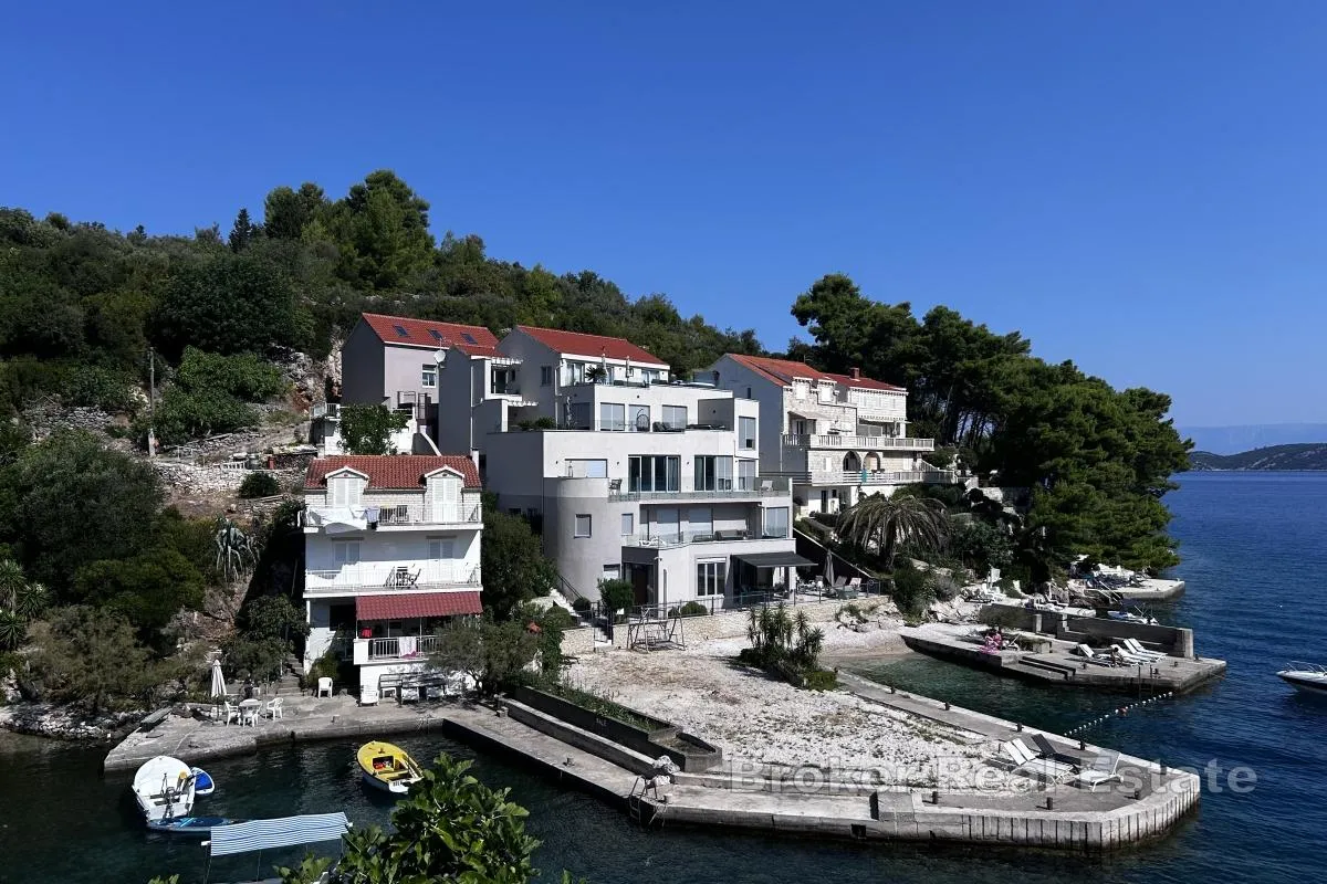 trosoban stan s garažom i dodatnim stambenim prostorom - slika 15