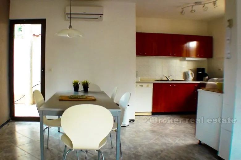 renovirana samostojeća kuća, 50 metara od mora - slika 14