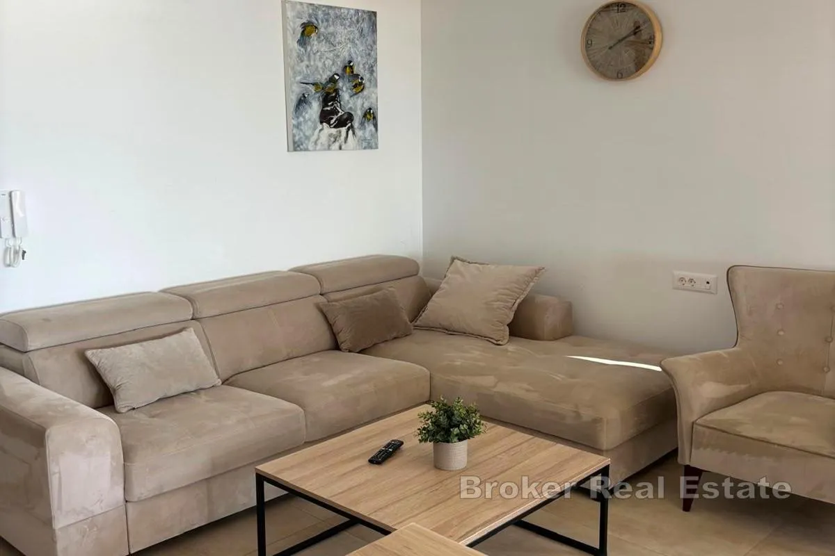 apartman prvi red do mora s bazenom - slika 10