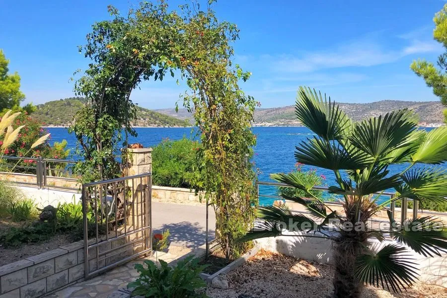 apartmanska kuća, prvi red do mora - slika 7