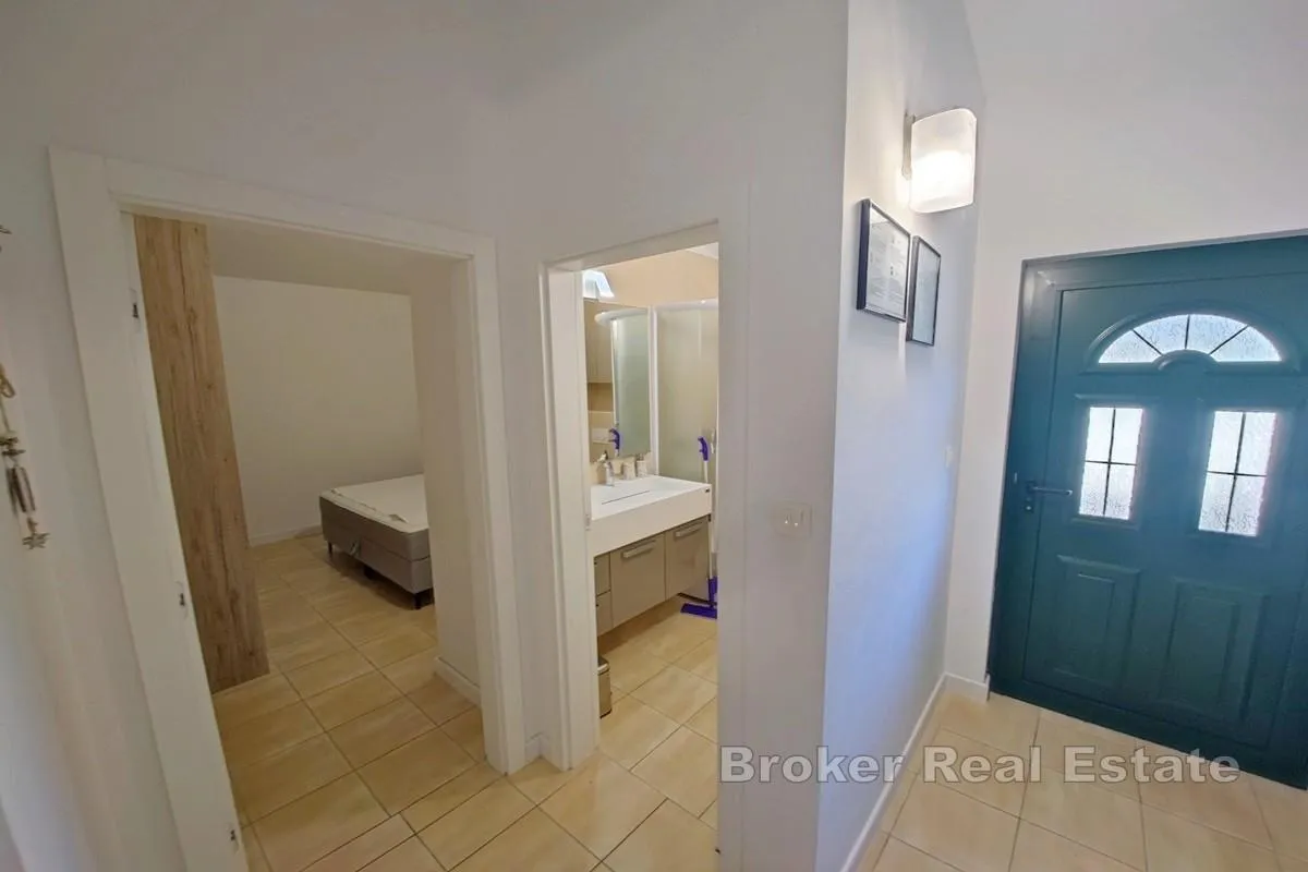 apartmanska kuća s bazenom i panoramskim pogledom na more - slika 9