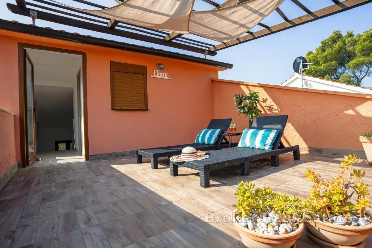 kuća za odmor s mediteranskim vrtom, bazenom i saunom - slika 2