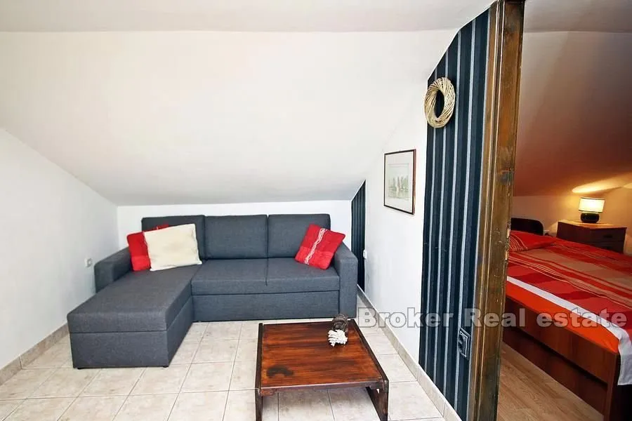 dvojna kuća s tri apartmana - slika 6