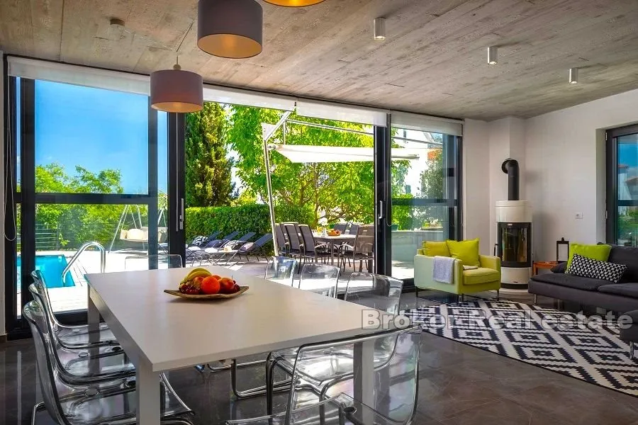 moderna vila s bazenom - slika 12