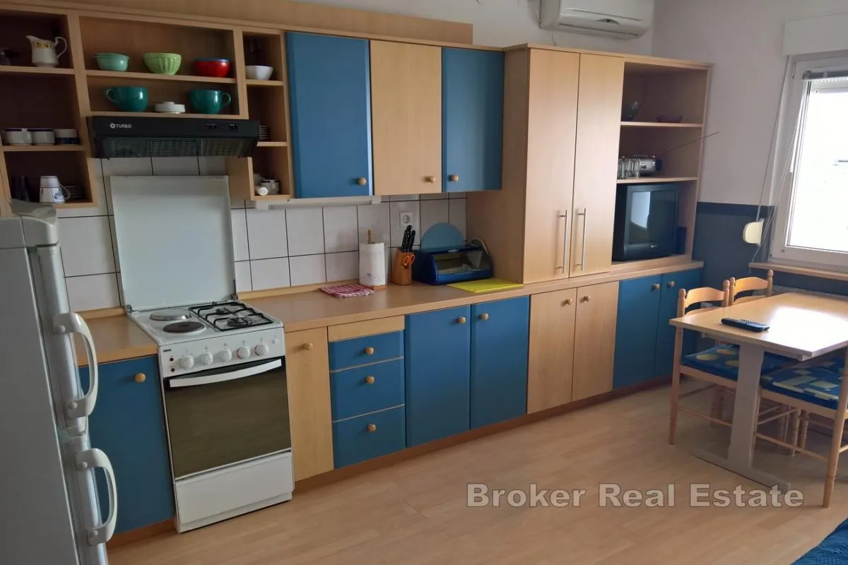 apartmani u prvom redu do mora - slika 7