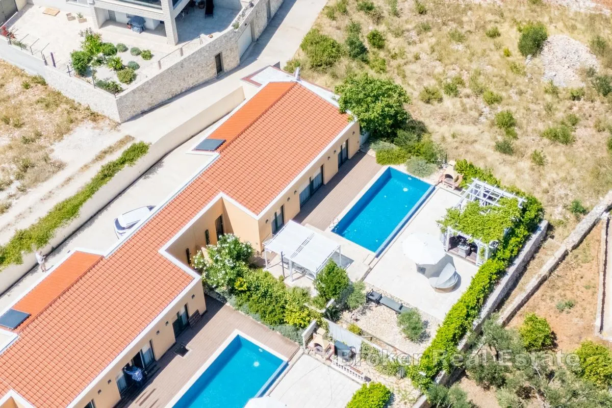 moderna kuća s bazenom - slika 19