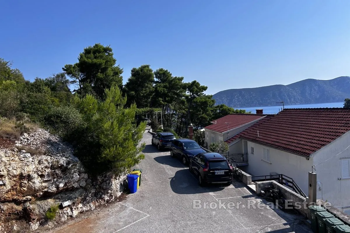 trosoban stan s garažom i dodatnim stambenim prostorom - slika 14