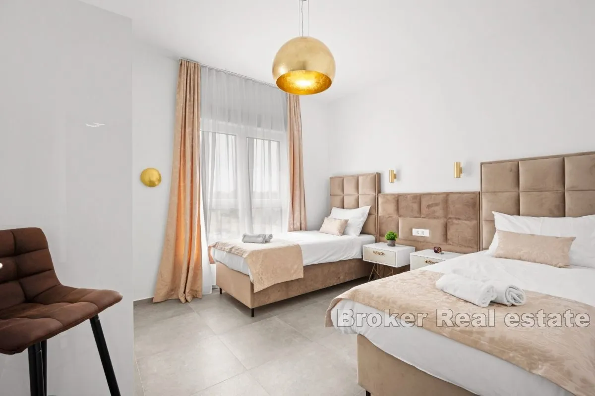 luksuzan penthouse s bazenom i prekrasnim pogledom na more - slika 12