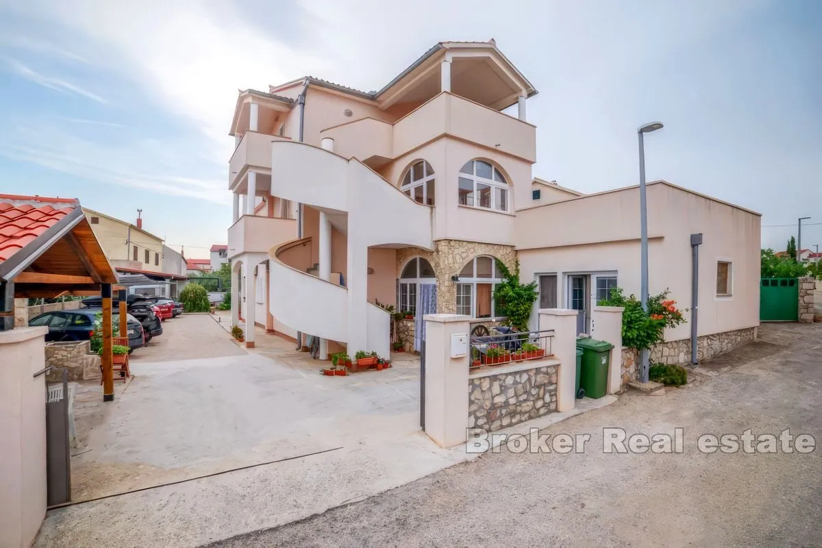 Apartmanska kuća blizu plaže - Murter, Murter-Kornati