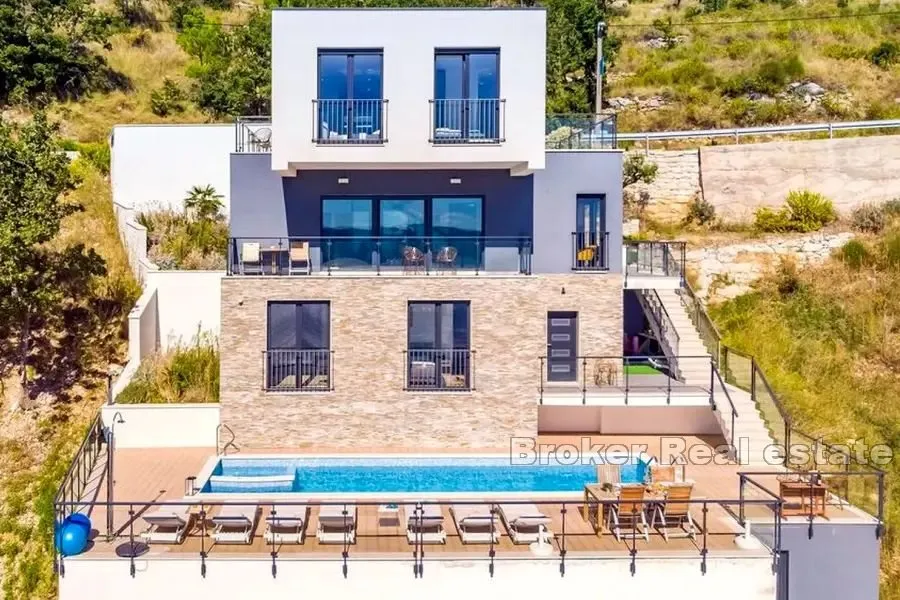 moderna vila s bazenom i pogledom na more - slika 2