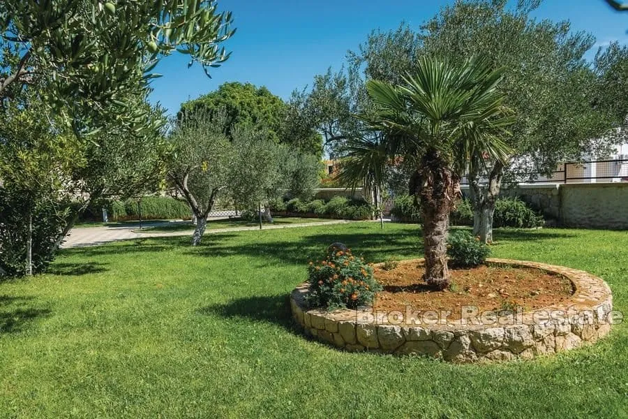 luksuzna vila s bazenom - slika 13