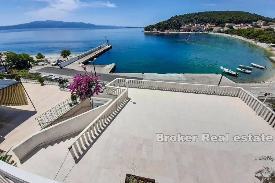 hotel smješten u prvom redu do mora - slika 4