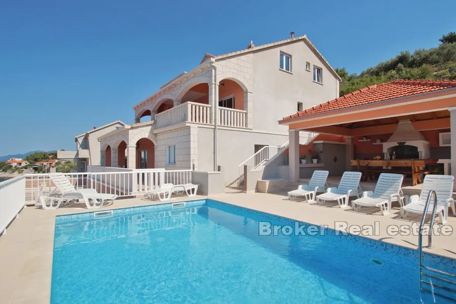 apartmanska kuća prvi red do mora - slika 2