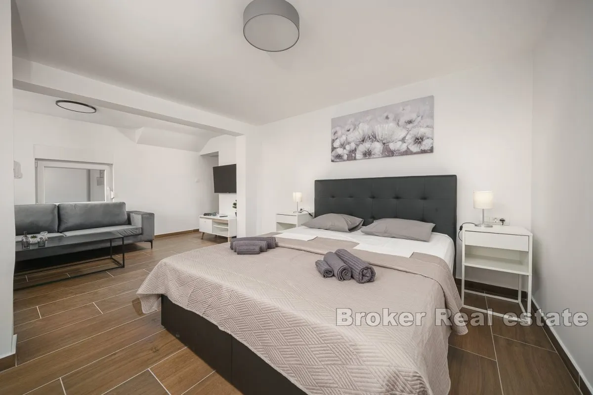 moderna vila sa šest apartmanskih jedinica - slika 9
