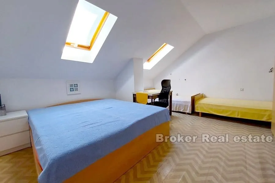 prekrasna kamena kuća u prvom redu do mora - slika 10