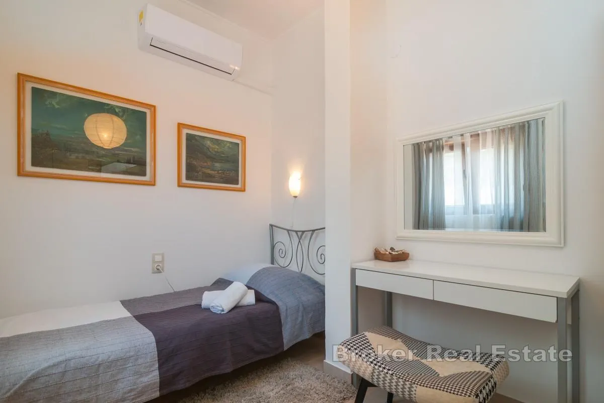 kuća za odmor s mediteranskim vrtom, bazenom i saunom - slika 12