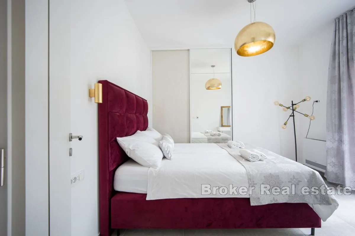 luksuzan penthouse s bazenom i prekrasnim pogledom na more - slika 14