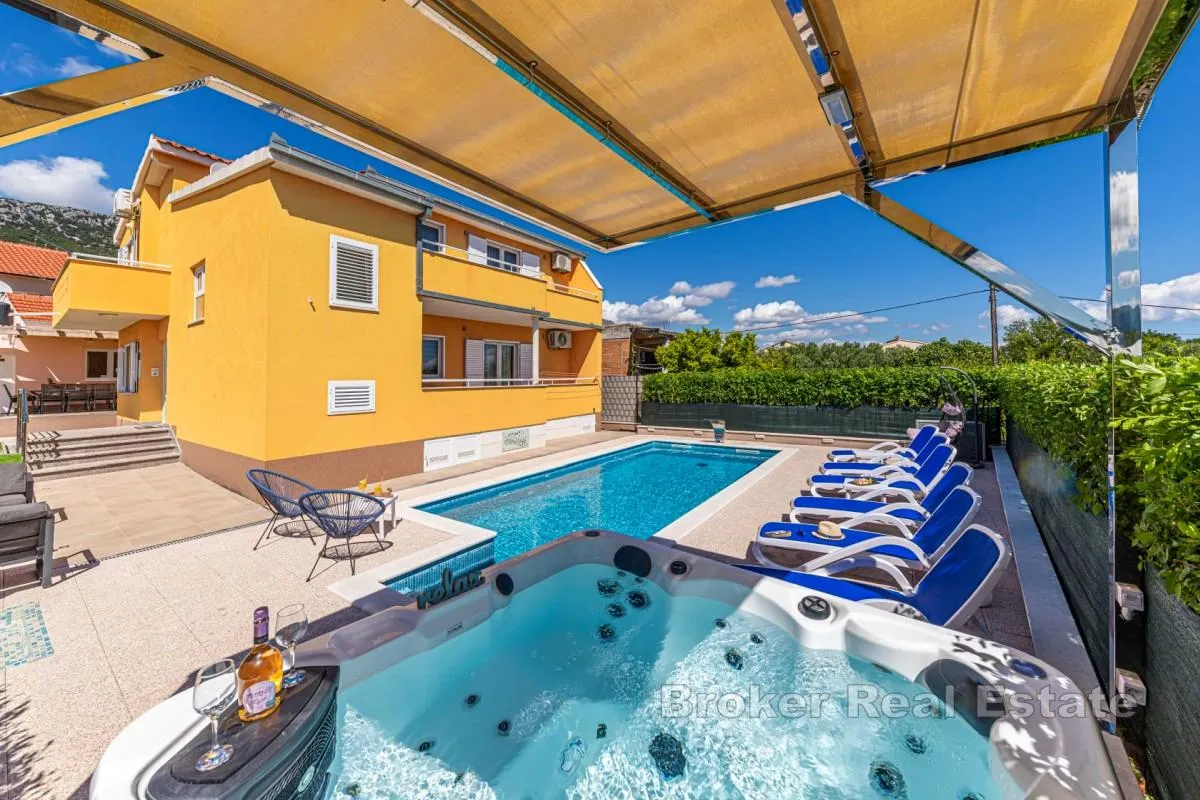 Vila s bazenom - Kaštel Lukšić, Kaštela