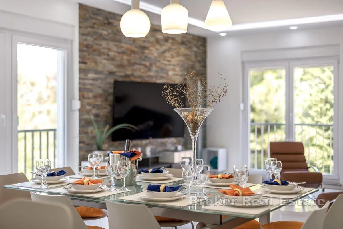 luksuzna vila s bazenom - slika 7