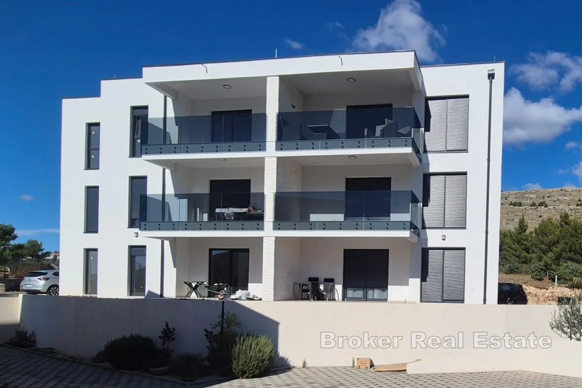 dvosoban apartman s vrtom i parkirnim mjestom - slika 2