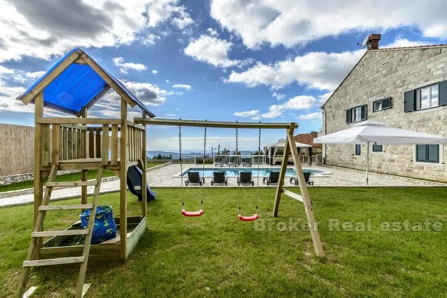 luksuzna kamena villa za najam - slika 3