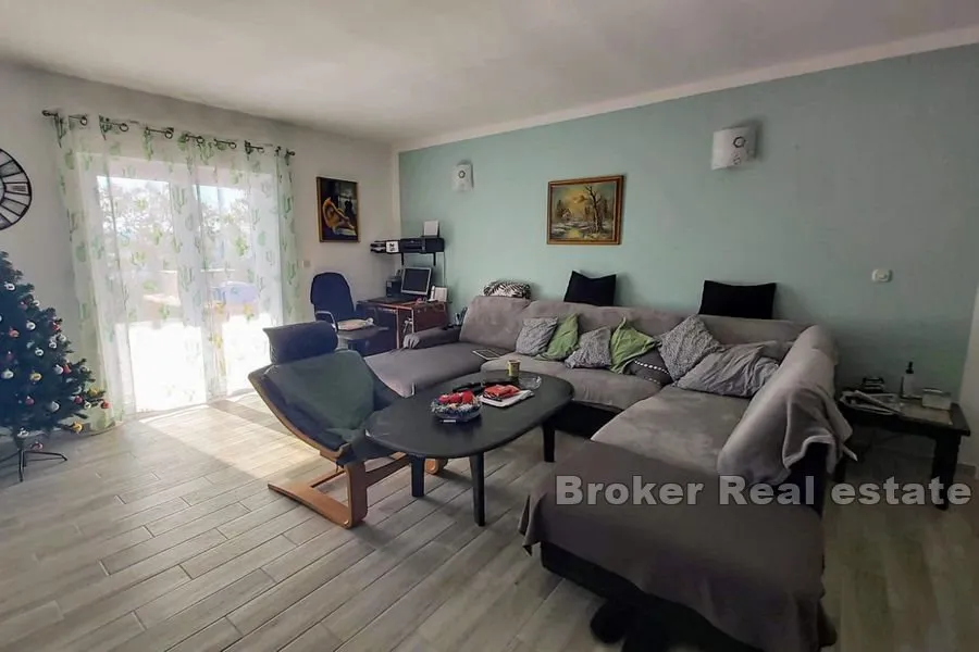 trosoban apartman s vrtom i pogledom na more - slika 3
