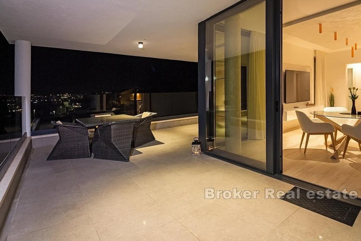 luksuzni penthouse u blizini mora - slika 9