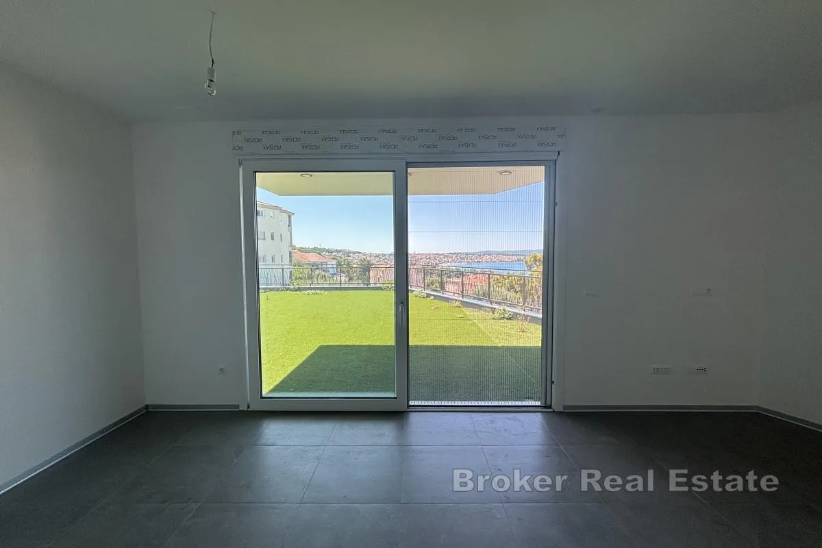 moderan apartman s vrtom i pogledom na more - slika 4