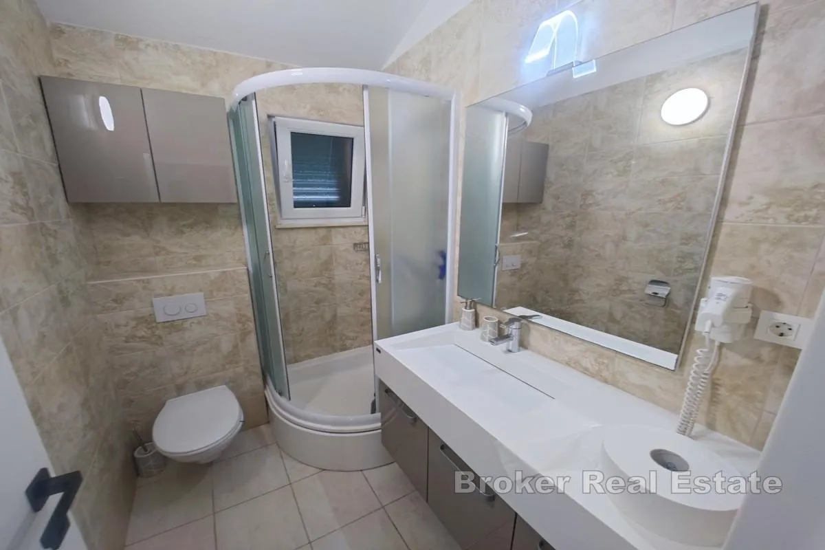 apartmanska kuća s bazenom i panoramskim pogledom na more - slika 10